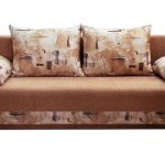 Eurobook-sohva tyynyillä