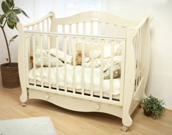 מיטת תינוק קלאסית