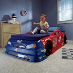 postel stroj pro chlapce v dětském pokoji