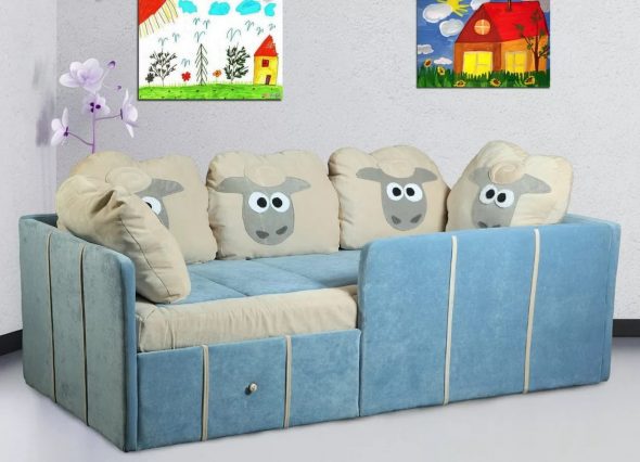 sofa di tapak semaian dengan sisi lembut