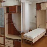 Összecsukható függőleges ágy a szekrényben az óvoda
