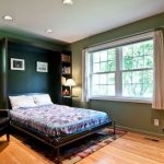 zvedací postel v zelené místnosti