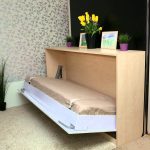 bed-commode in de woonkamer