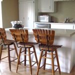 Fa bár székek a konyhában