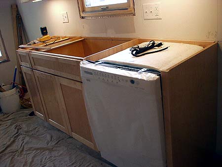 Perabot kabinet dan mesin basuh pinggan mangkuk