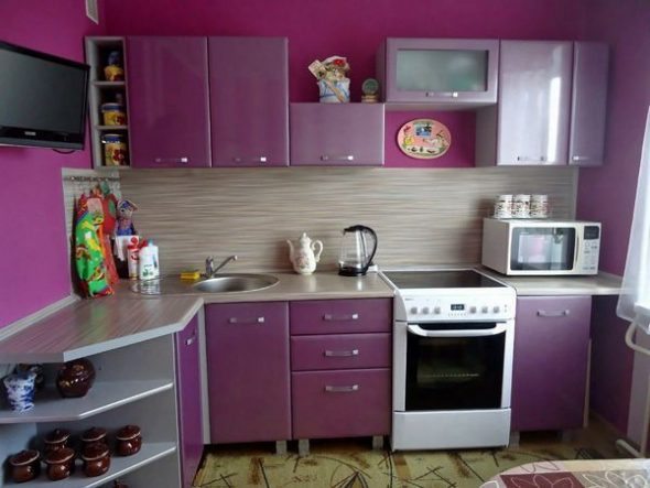 Violetti keittiö