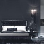 Moderní postel v moderní ložnici