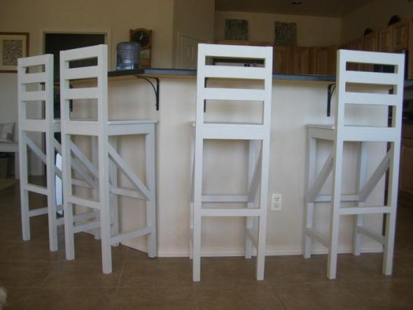 barová stolička bílá