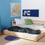 dětská dřevěná postel