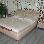 kožená moderní postel