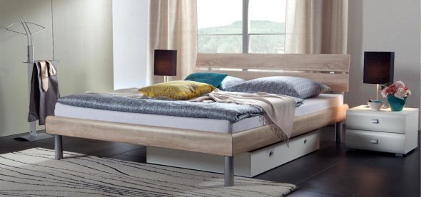 postel z masivního dřeva