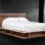 onbehandeld houten bed