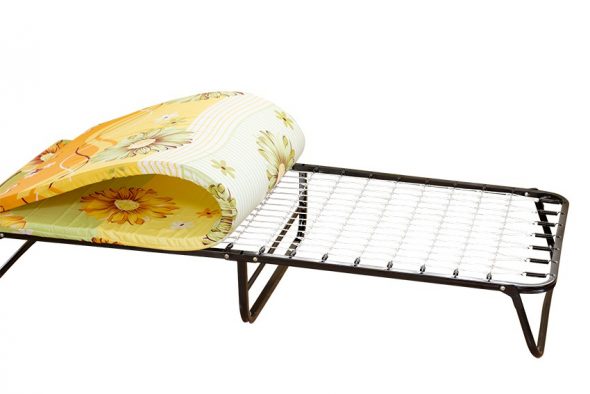 összecsukható ágy matraccal