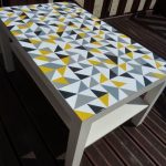 barvení mozaikového stolu