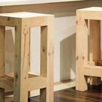 dřevěná barová židle