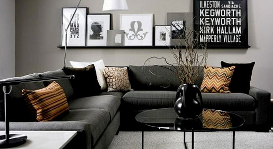 Svarta möbler och väggfärg