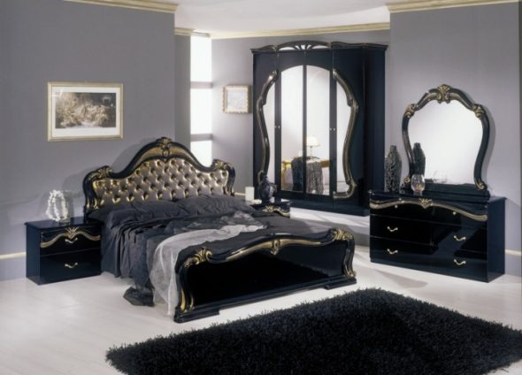 Svarta möbler kan ha en blank yta.