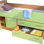 Dětská transformační postel pistáciové barvy