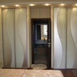 Dveře šatní skříně v designu nábytku