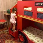 Patrová postel Autobus v dětském pokoji