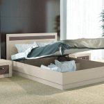 kétszemélyes ágy emelése a belső térben