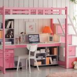 attico letto con area di lavoro rosa