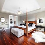 postel z masivního dřeva stylová