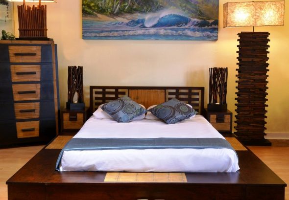 dřevěná orientální postel