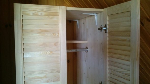Fából készült szekrény