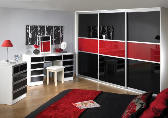 szekrény fekete és piros
