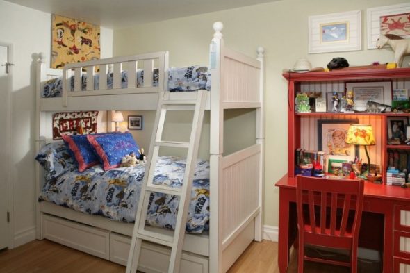 מיטת קומתיים בחדר הילדים