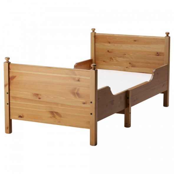 postel je vyrobena výhradně z masivního dřeva