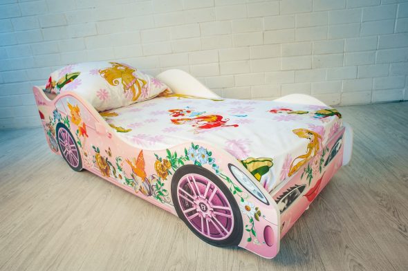 postel auto pro dívku