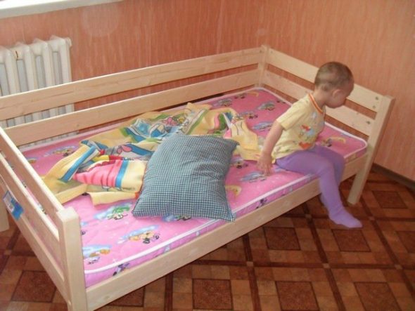 tegye a legtöbb ágyat a baba fotójára