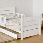 מיטת תינוק לבנה