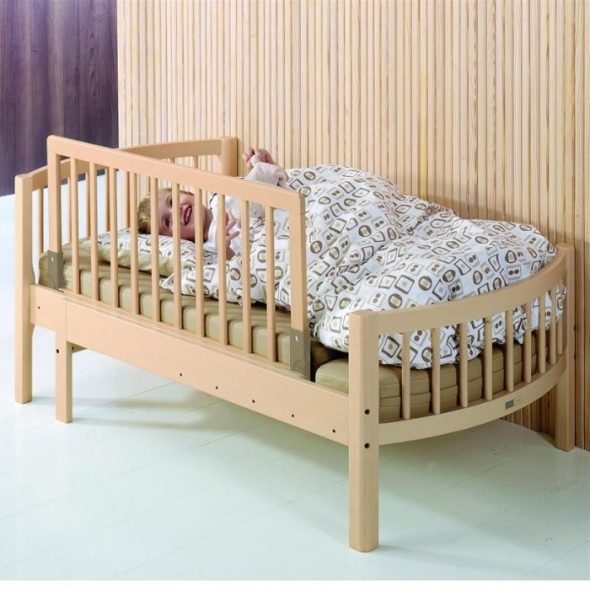 Babybed met uitschuifbaar bed