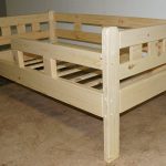 سرير الطفل الخشب الصلب