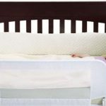 Barnens sängar med sidor i åldrarna tre till åtta år