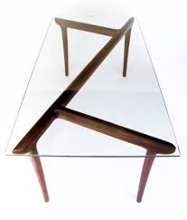 Tavolo di design in vetro