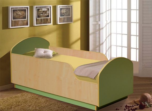 katil yang tinggi untuk kanak-kanak
