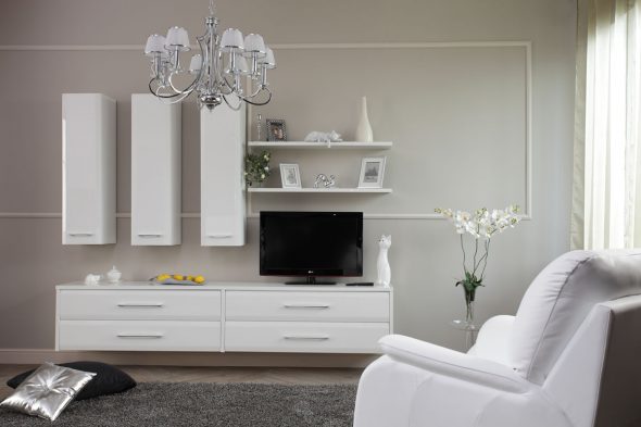 bílý nábytek v interiéru