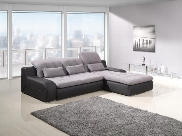 sofa sudut besar di dalam bilik