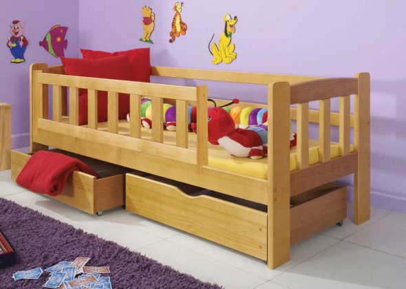 katil dengan sisi kayu