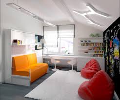 Berömda lösningar för små lägenheter - hopfällbar soffa