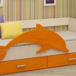 orange säng delfin