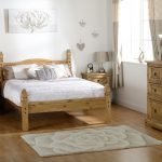 houten bed foto