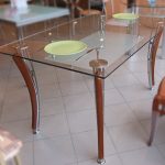 skleněné jídelní stoly