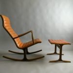 כיסא עם עיצוב משענת כף הרגל