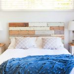 dřevěná manželská postel