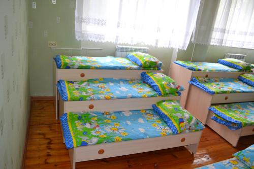 Katil dan katil bayi untuk tadika